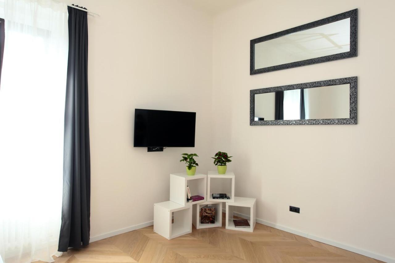 The Apartment House - Mezibranska Prague Exterior photo